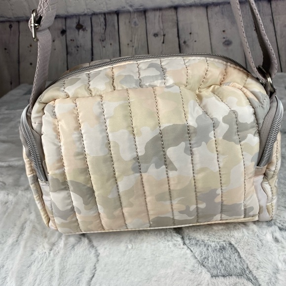 Time and Tru soft pastel camo crossbody quilted purse. - Picture 4 of 13
